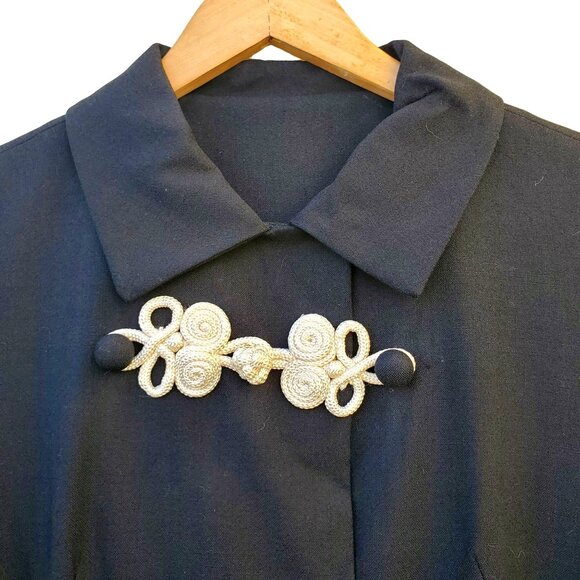 60s Black Dress Linen Wrap Soutache Ribbon Frog Buttons Union Label Size 8 - Picture 2 of 14
